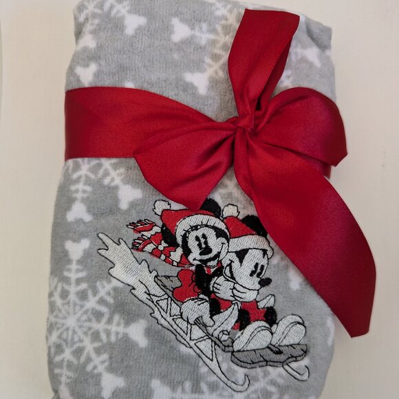 Disney* Holiday Mickey & Minnie Mouse 2 Pack Hand Towel Set~ Size 16" x 28" - Picture 2 of 7
